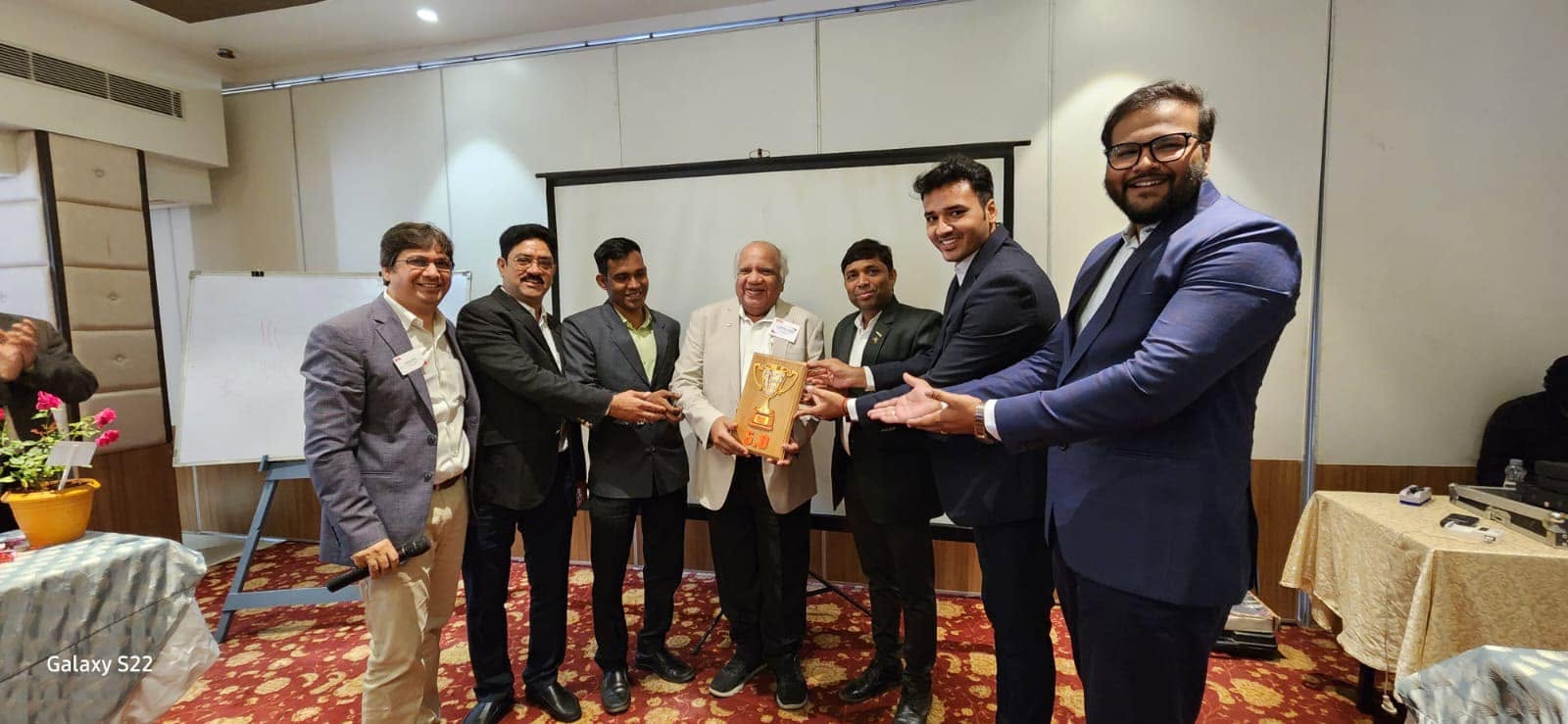Rajendra Parekh being felicitated with a trophy at a Kalanidhi Music gathering